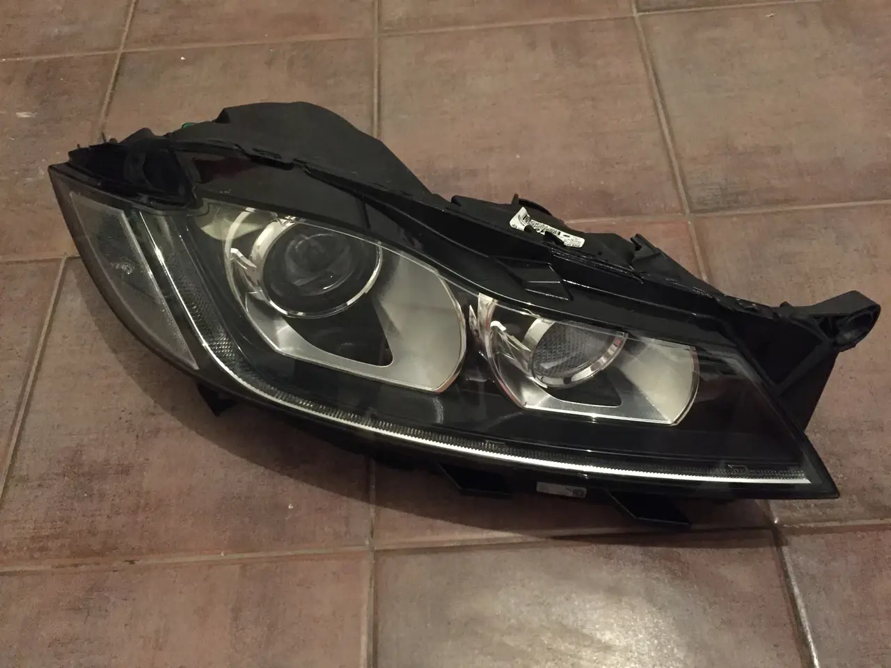 

Фара JAGUAR XF X260 Права BI XENON LED (Версія Європ.) под заказ 2-4 дн