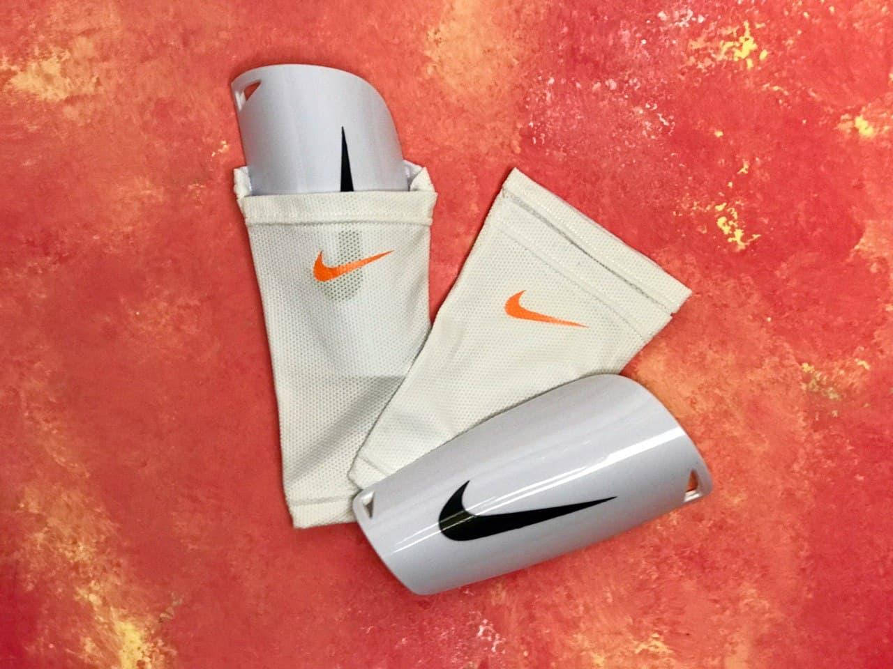 

Щитки футбольные+держатели (сеточки) NIKE Комплект
