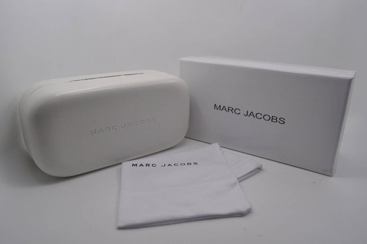 

Футляр Marc Jacobs