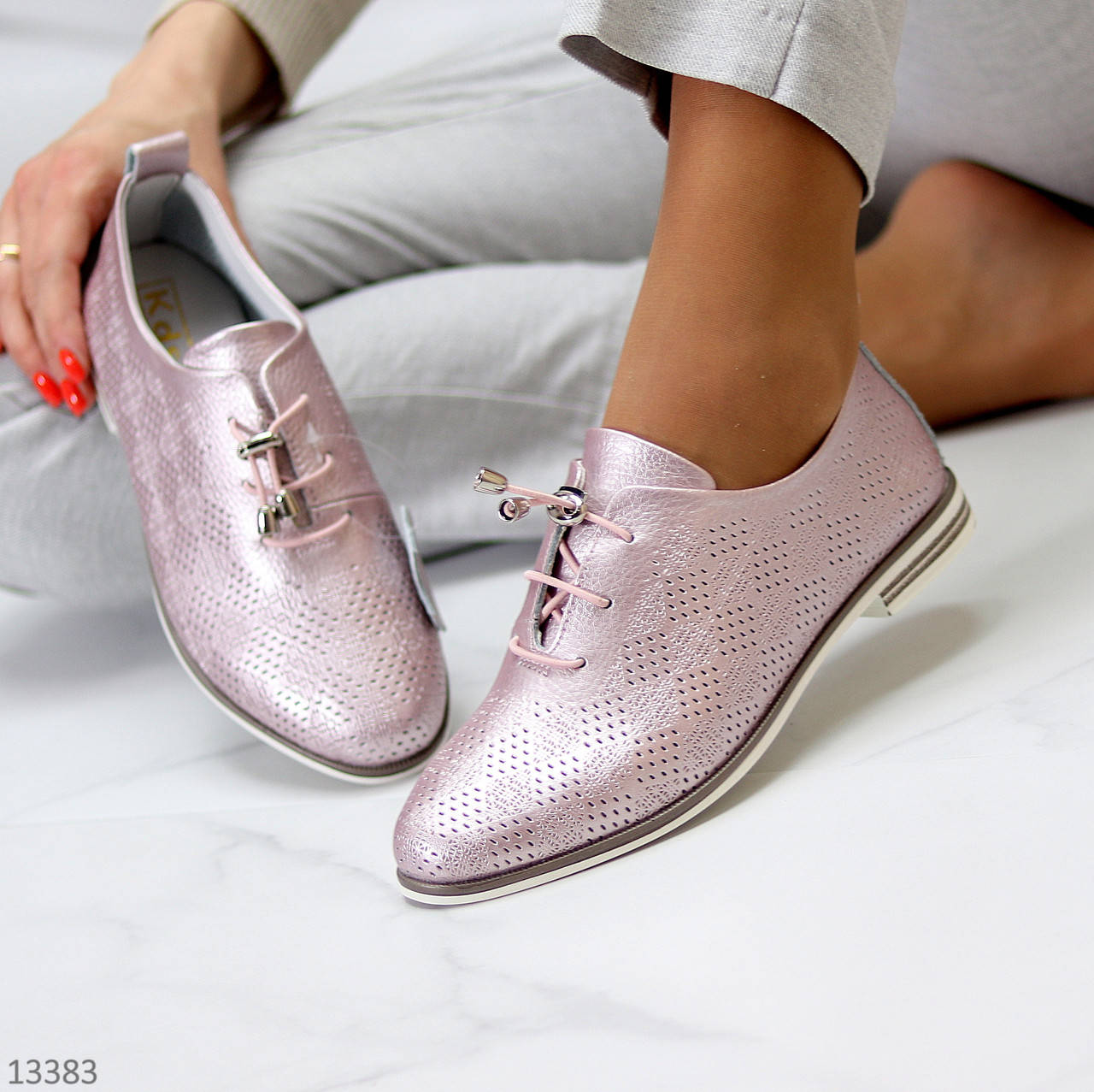 

Туфли оксфорды женские на низком ходу розовые кожаные на шнурках Magenta, Розовый