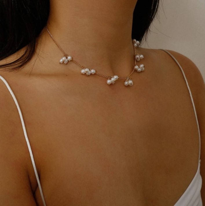 

Нежная цепочка с жемчугом Flower Pearls аккуратно украшена жемчужными цветами