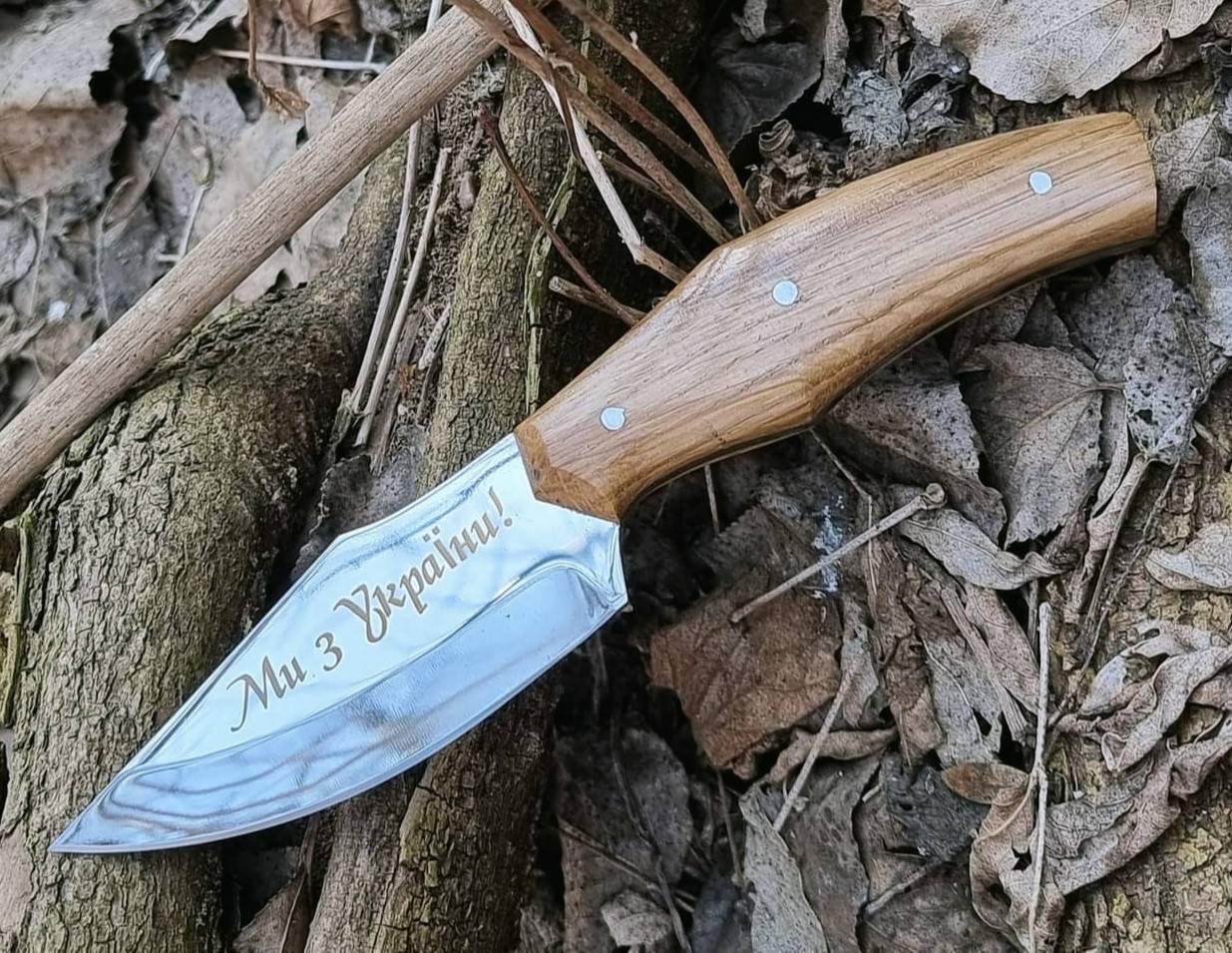 

Подарочный нож для солдата "Мы из Украины" с гравировкой и кожаным чехлом, сталь 50Х14МФ