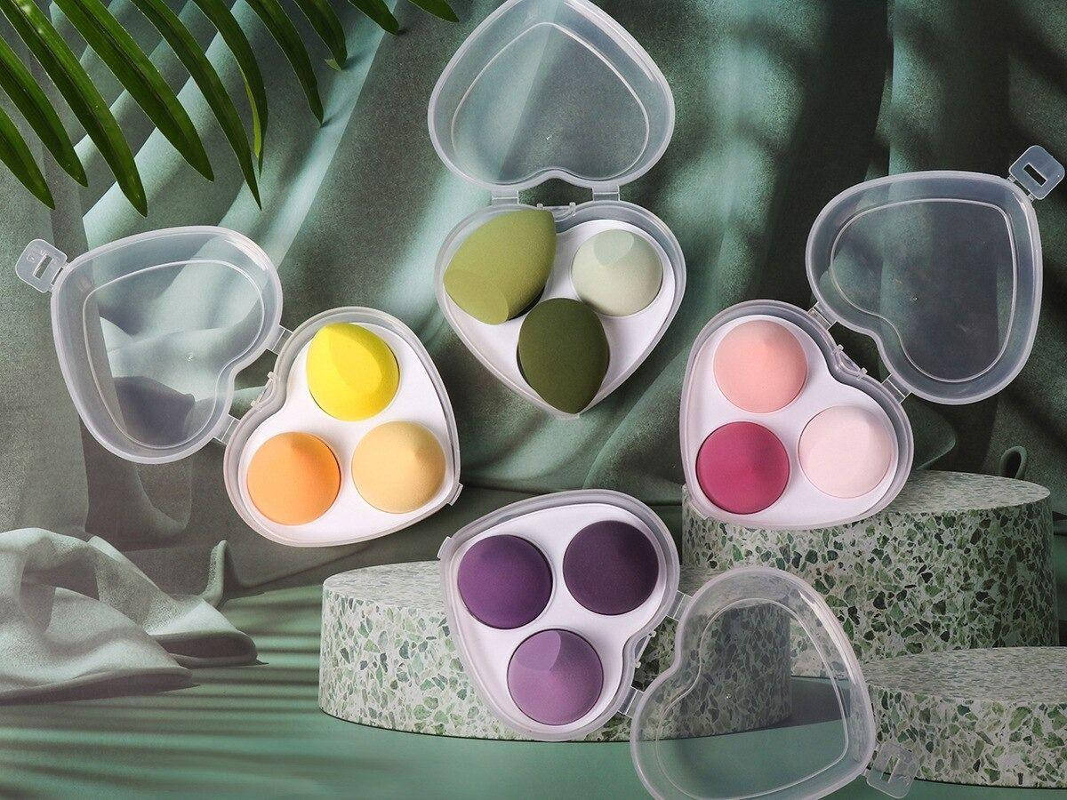 

Набор спонжей для макияжа в пластиковом кейсе