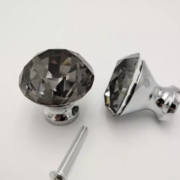 

Мебельная ручка КРИСТАЛЛ РОМАШКА ЦВЕТ ПЕПЕЛЬНЫЙ 2806 -30мм