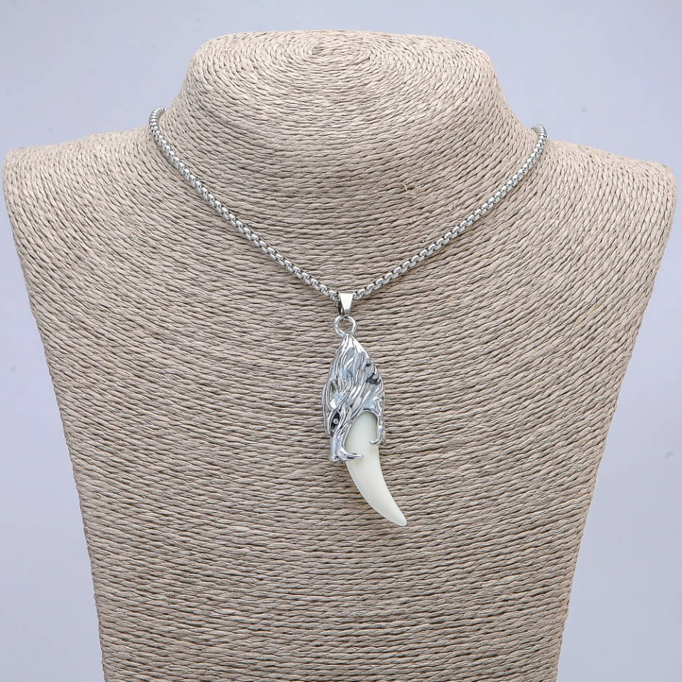 

Кулон Волк с клыком 65х10мм на цепочке, длина 65см цвет металла серебро