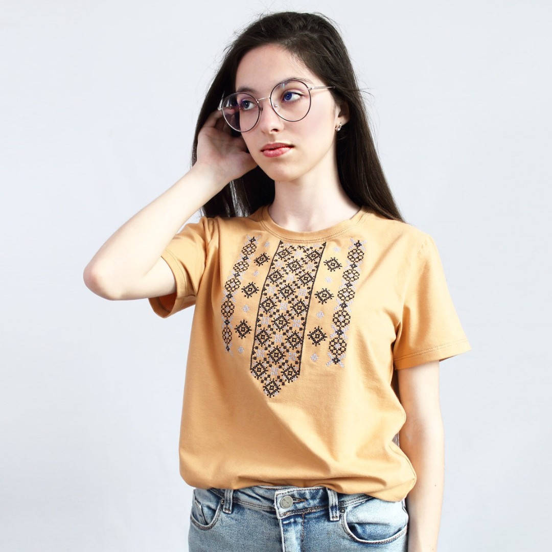 

Футболка вышитая женская карамель 44, Бежевый