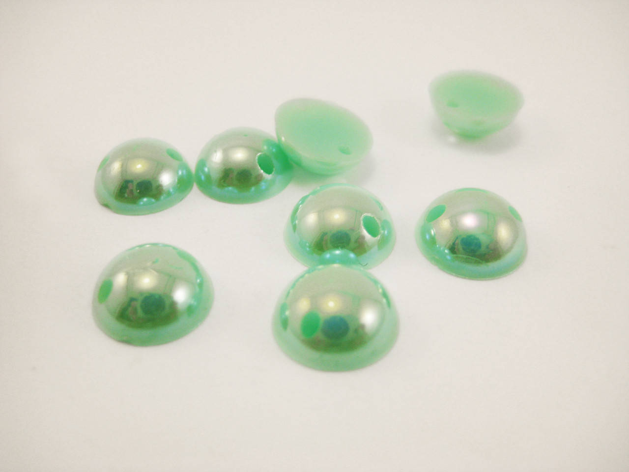 

Полубусины с 2 отверстиями. Цвет зеленый. 10мм, Зелёный