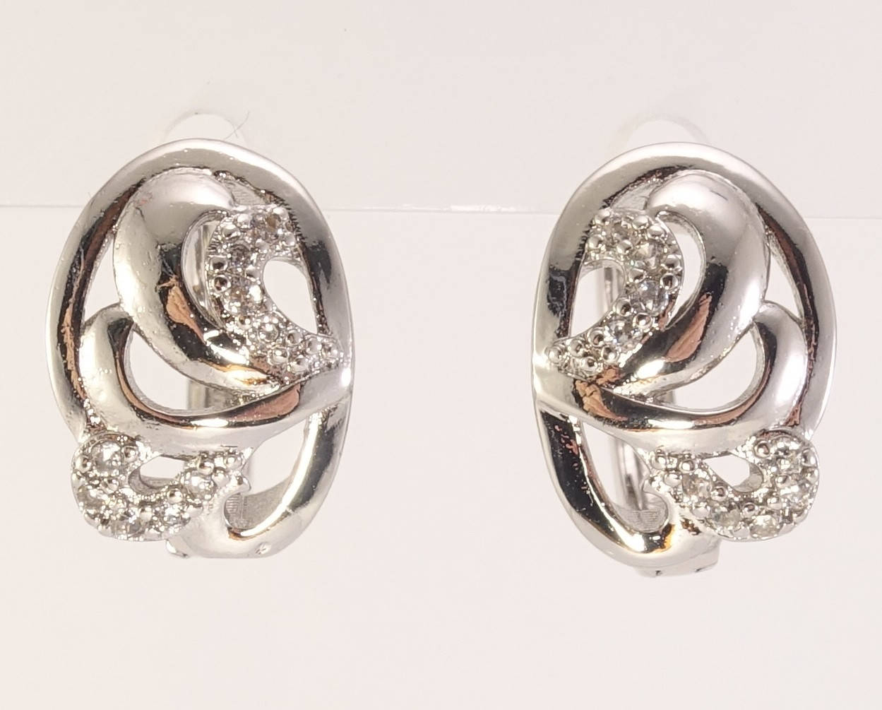 

Серьги Xuping M&L колечки "Овалы с изящным орнаментом"