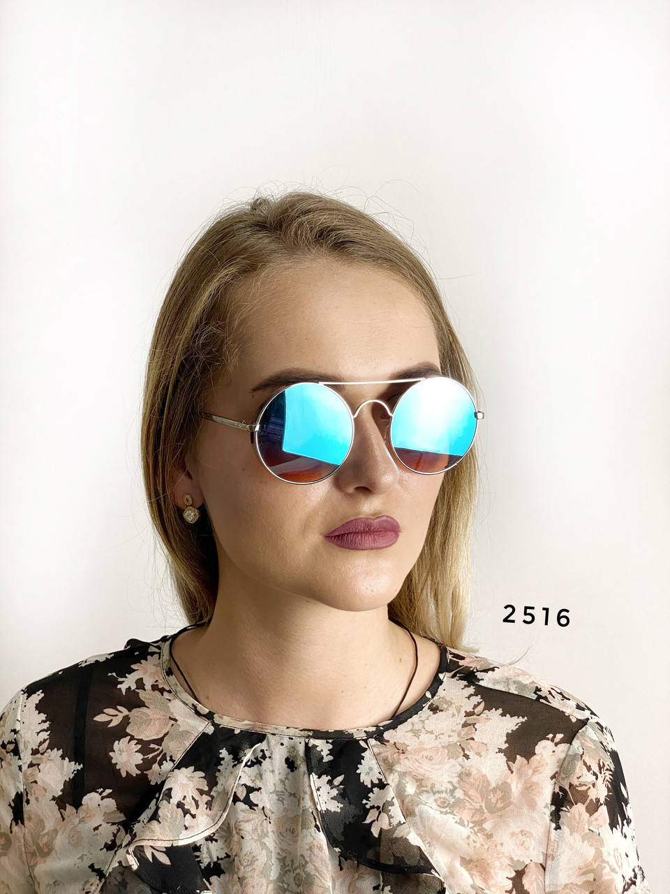 

Стильные круглые голубые очки