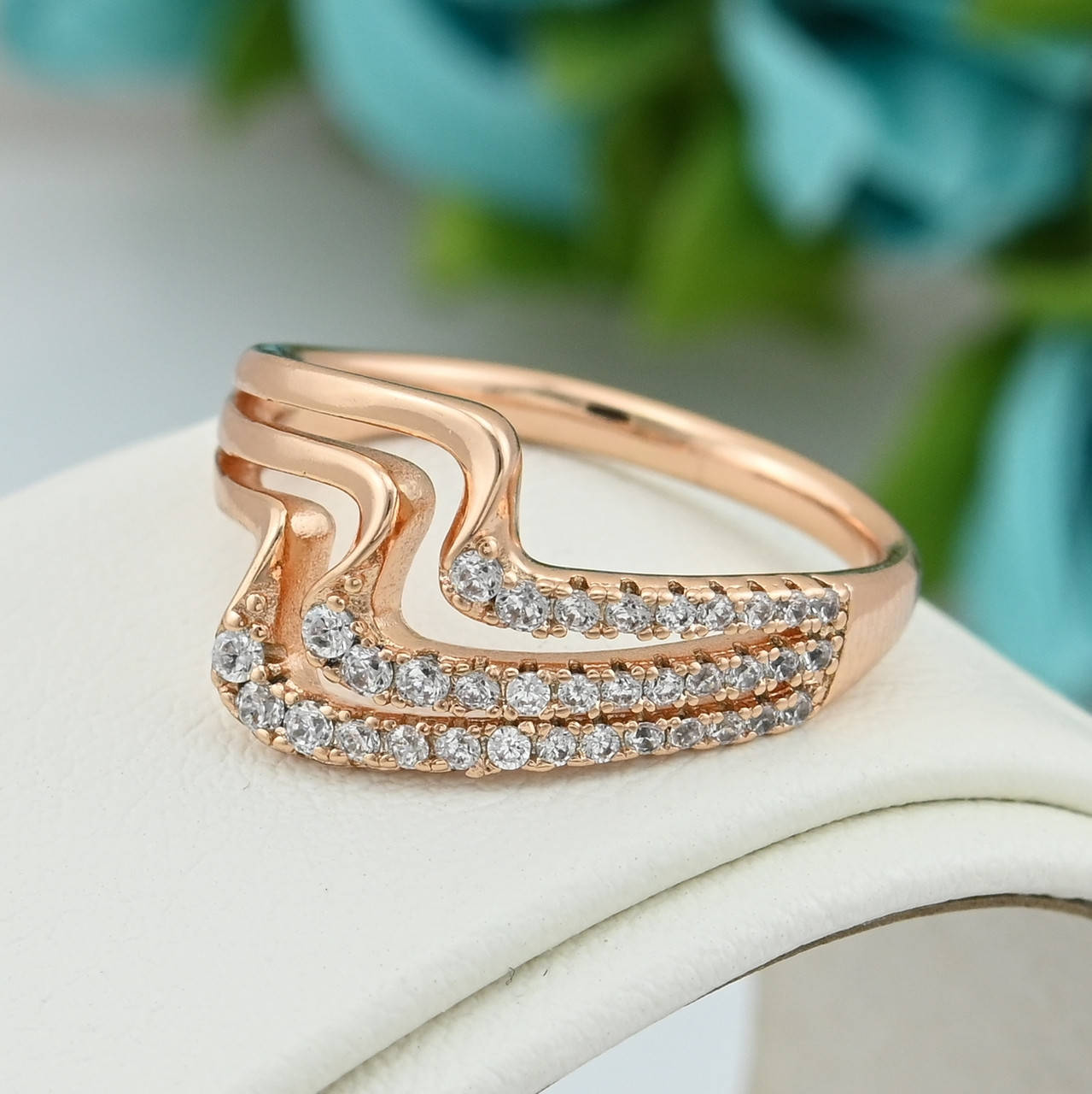 

Кольцо Xuping 30547 ширина 10 мм белые фианиты позолота 18К размер 19