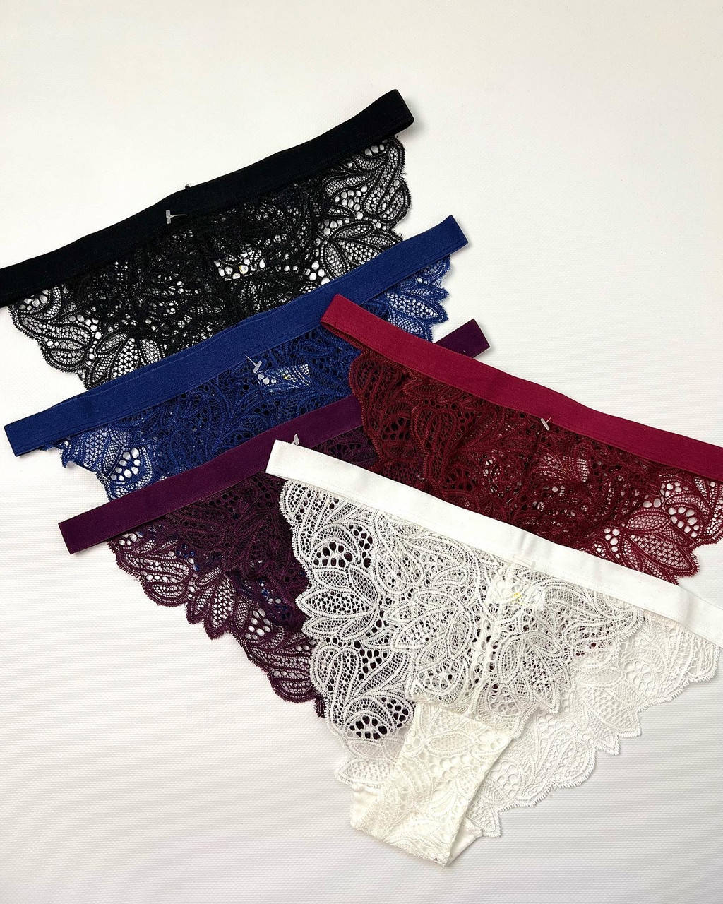 

Трусики бразильяна, Разные цвета