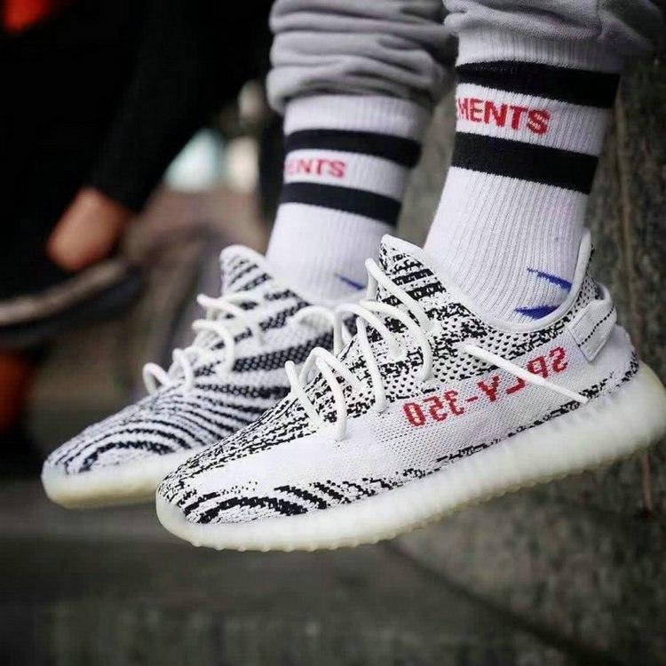 

Кроссовки Adidas Yeezy Boost 350 V2 Zebra, Разные цвета