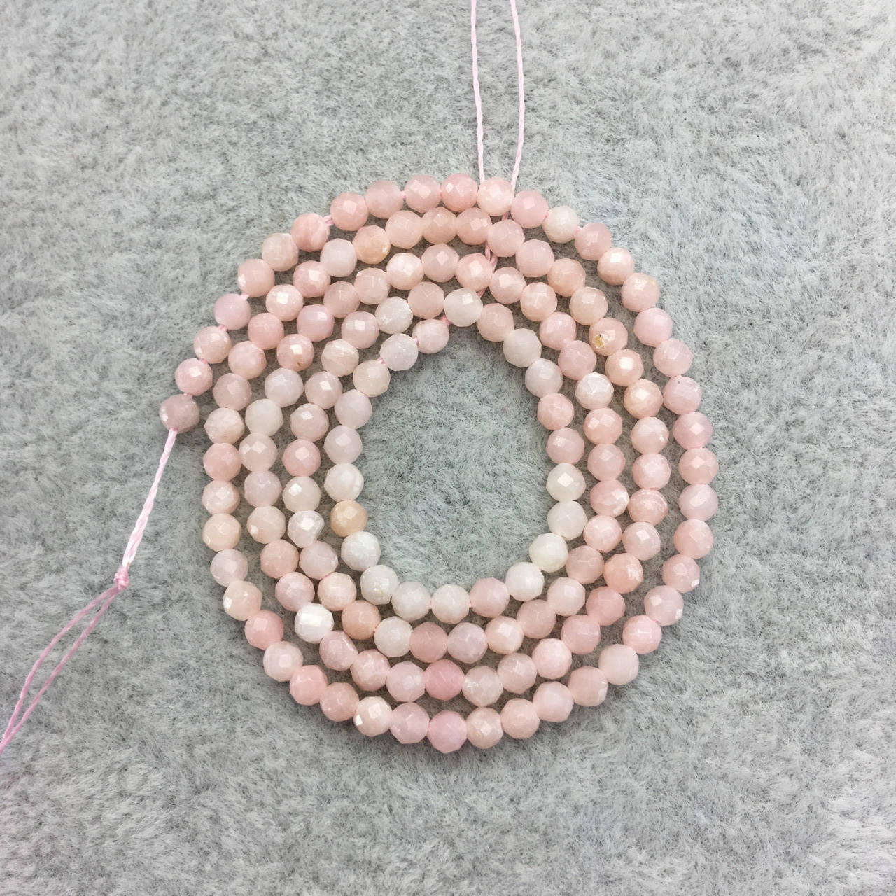 

Бусины на нитке натуральный Розовый опал граненый шарик d=2.8мм L=38см