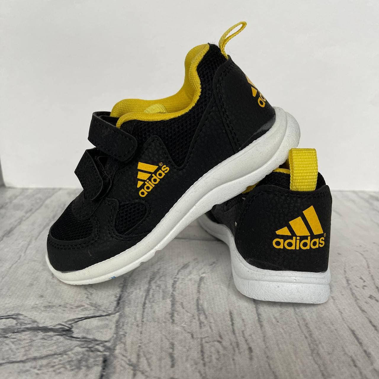 

Кроссовки на девочку и мальчика в стиле Adidas 30. Размеры 28, 29