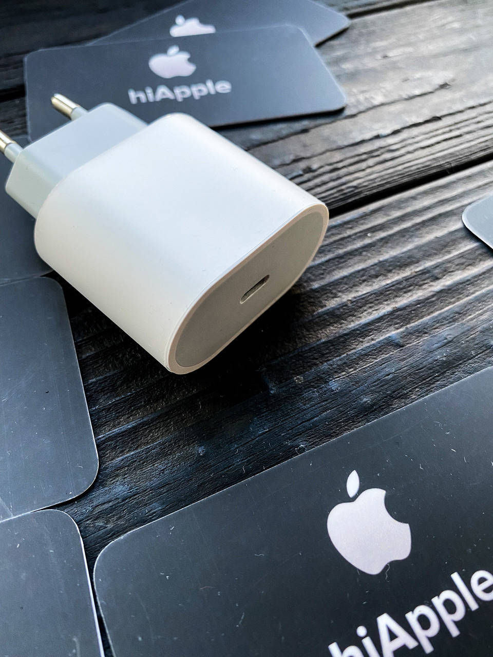 

Зарядное устройство Apple 18W USB-C Power Adapter (MU7V2), Белый