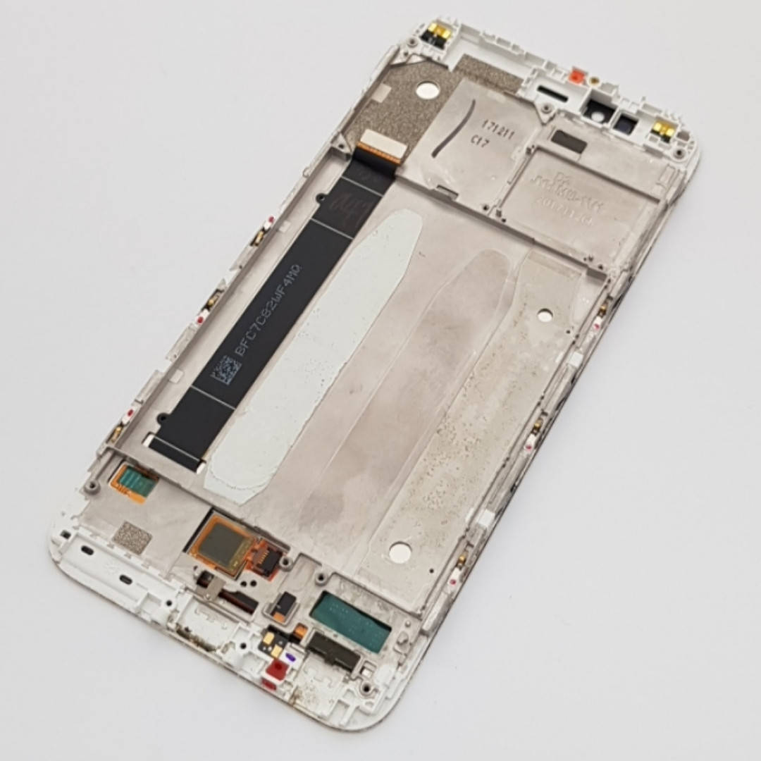 

С дефектом. Дисплей Xiaomi Mi A1 модуль белый Сервисный оригинал с разборки