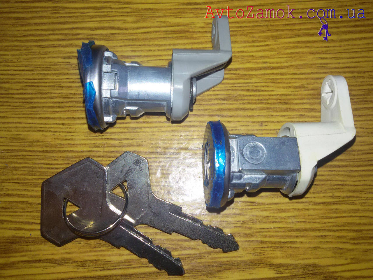 

Комплект дверных личинок (сердцевин замков) Renault 19 / 21