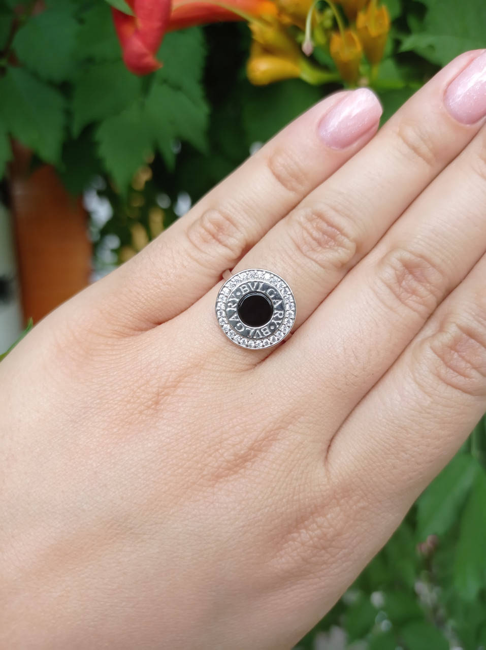 

Женское серебряное родированное кольцо с чернім ониксом Булгари размер 17.0