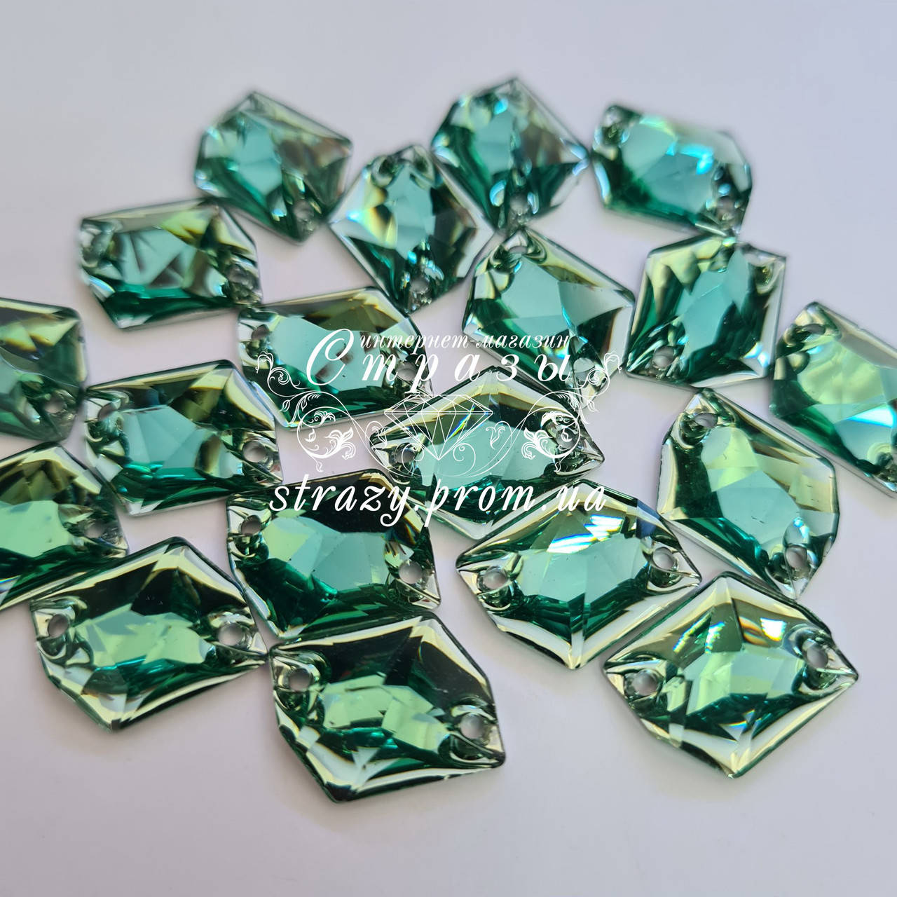 

Стразы пришивные Космик 16х21мм. Акрил Aquamarine