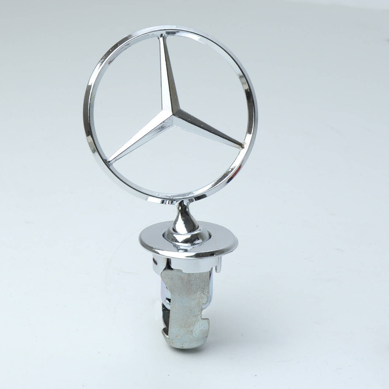 

Прицел "Меrcedes" W124/W201 (84-93) подходит на W123 W210 D=4,2см (центр круга смещен) (Польша)