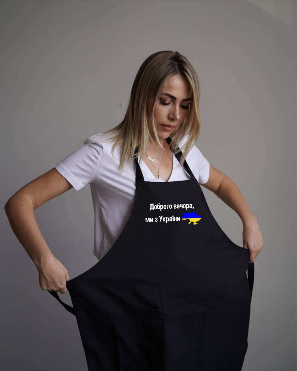 

Фартук с нагрудником габардиновый черный с принтом "Доброго вечора, мы з Украины"