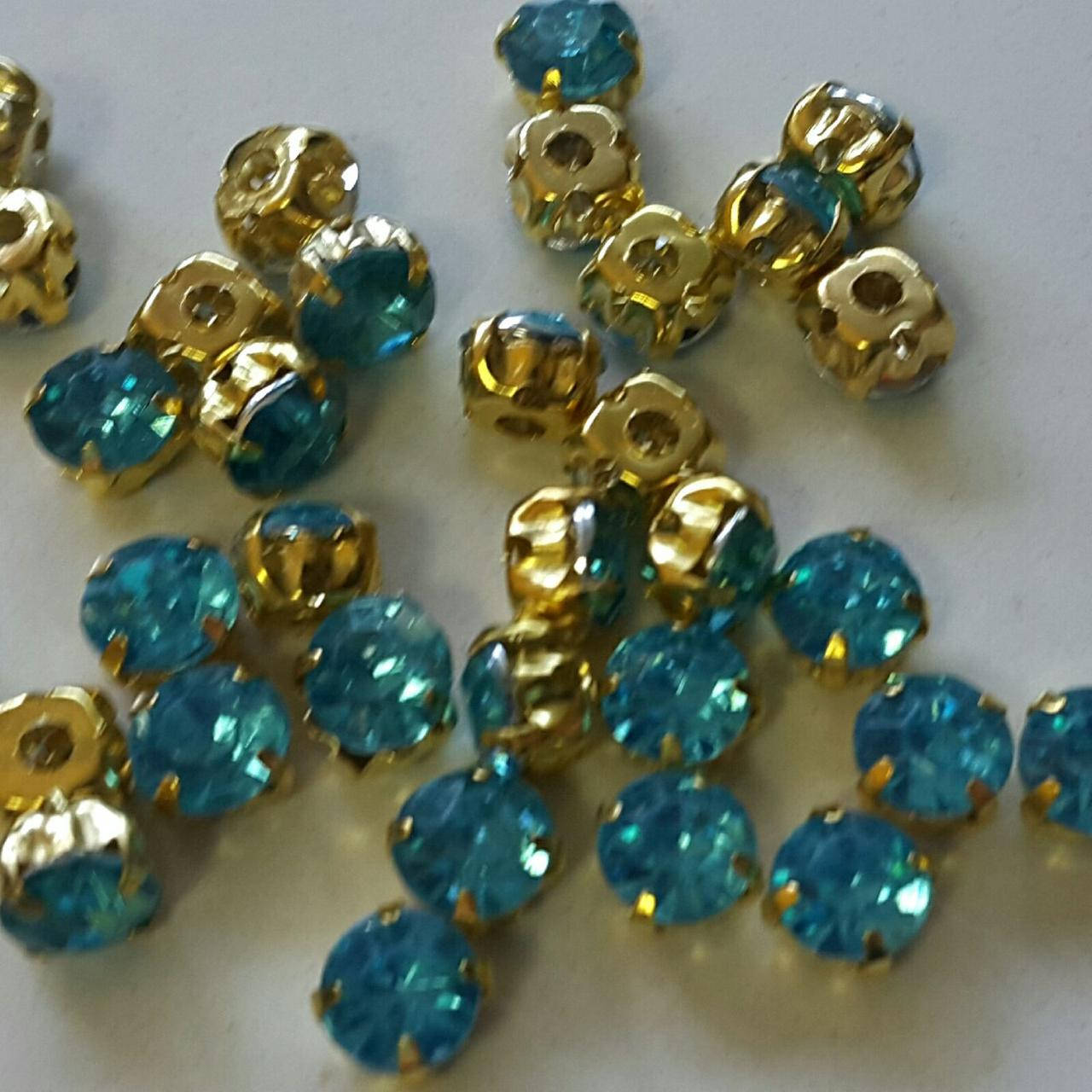 

Акриловые камни в цапах бирюза ss35 7мм (Акриловые камни в)