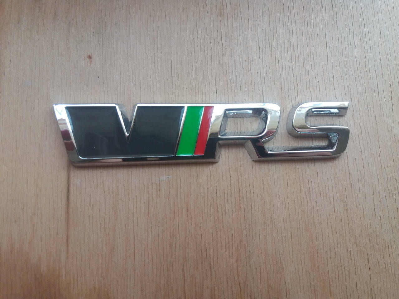 

Эмблемa VRS на багажник на авто Skoda Шкода А5 Super-В,Fabia Rumster Rapid материал метал Буква V чёрная..