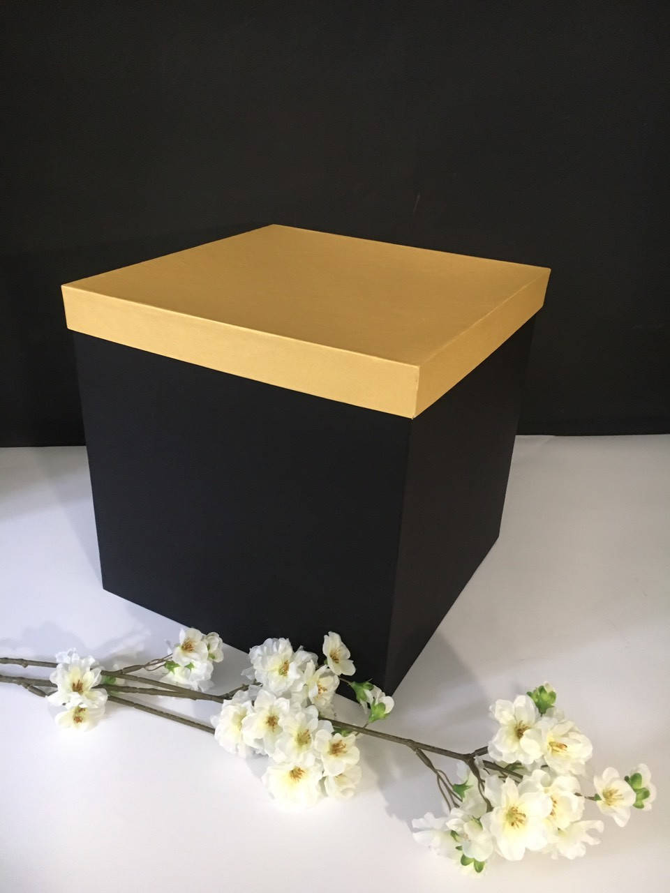 

Квадратная коробка 30/30/30