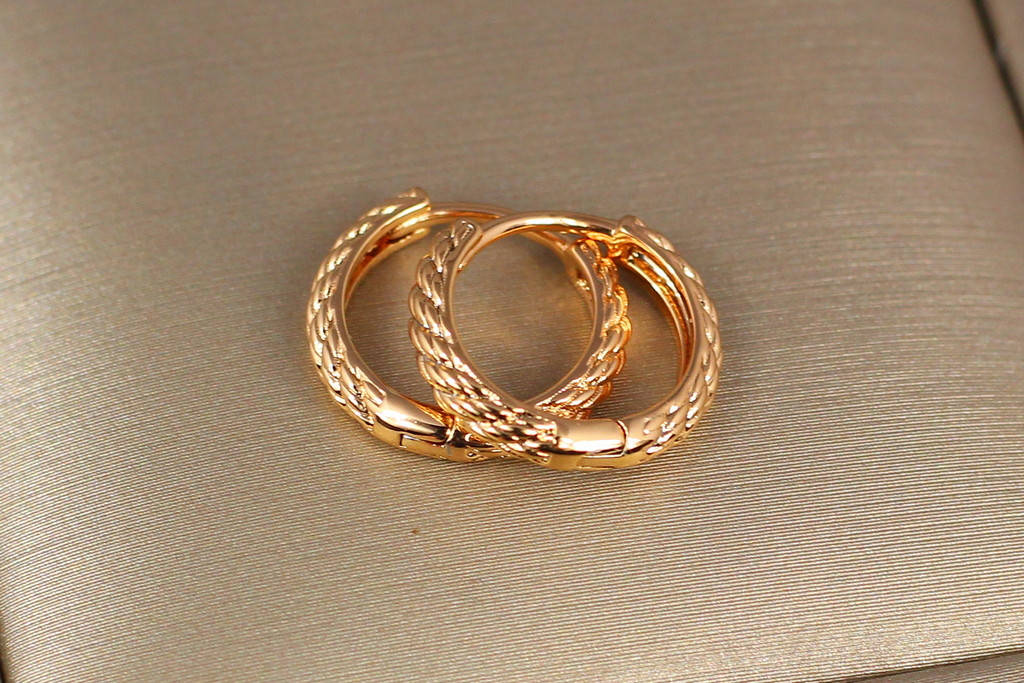 

Серьги Xuping Jewelry колечки спиралька 1,5 см золотистые