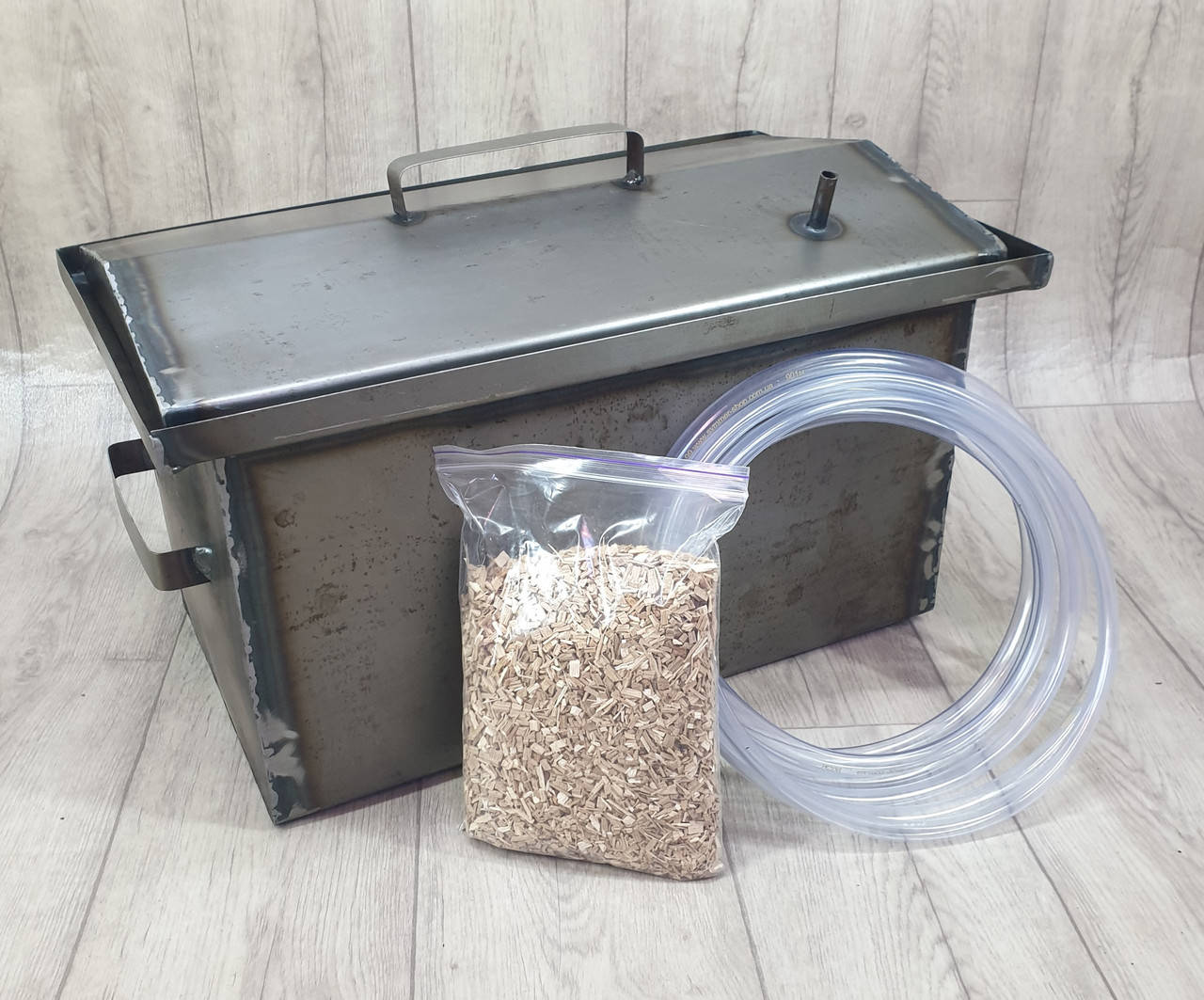 

Коптилка для рыбы и мяса Большая 1мм 520х310х300мм + Щепа 0.25 кг + Шланг для отвода дыма 4м