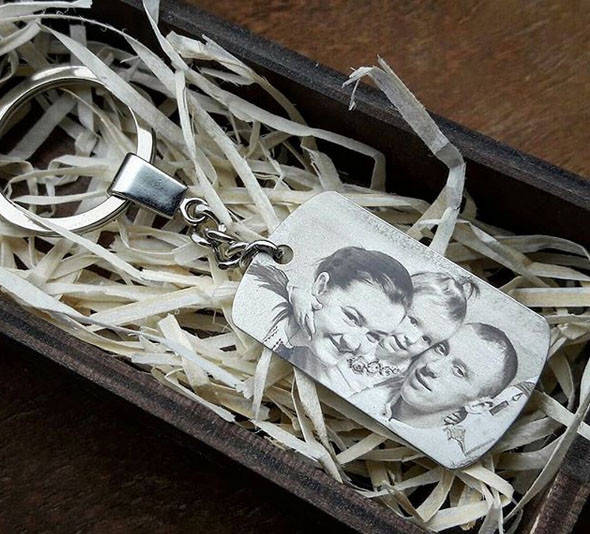 

Брелки с фотографией, гравировка фото