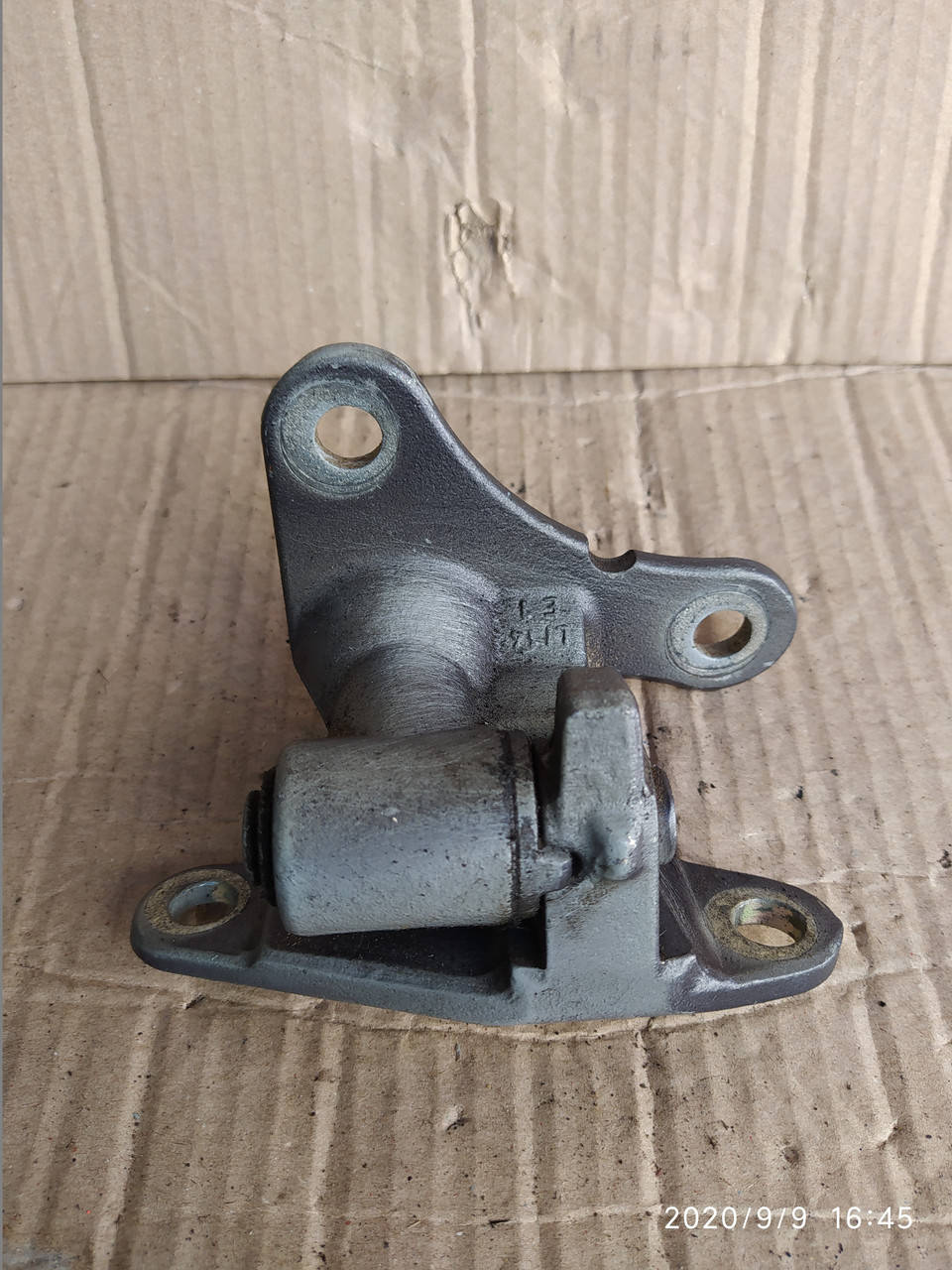 

Петля двери передняя левая нижняя Mitsubishi Colt Z3 MN105675