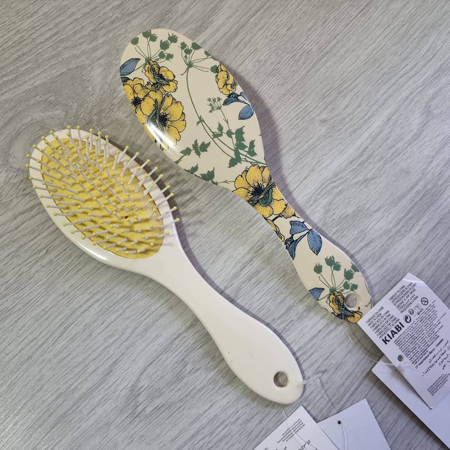 

Овальная расческа от KIABI, цвет молочный