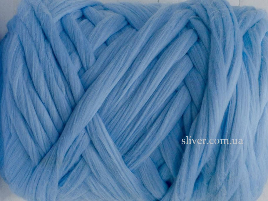 

Толстая, крупная пряжа для пледов, кардинганов. 100% мериносовая шерсть в ленте для вязания. Голубой.