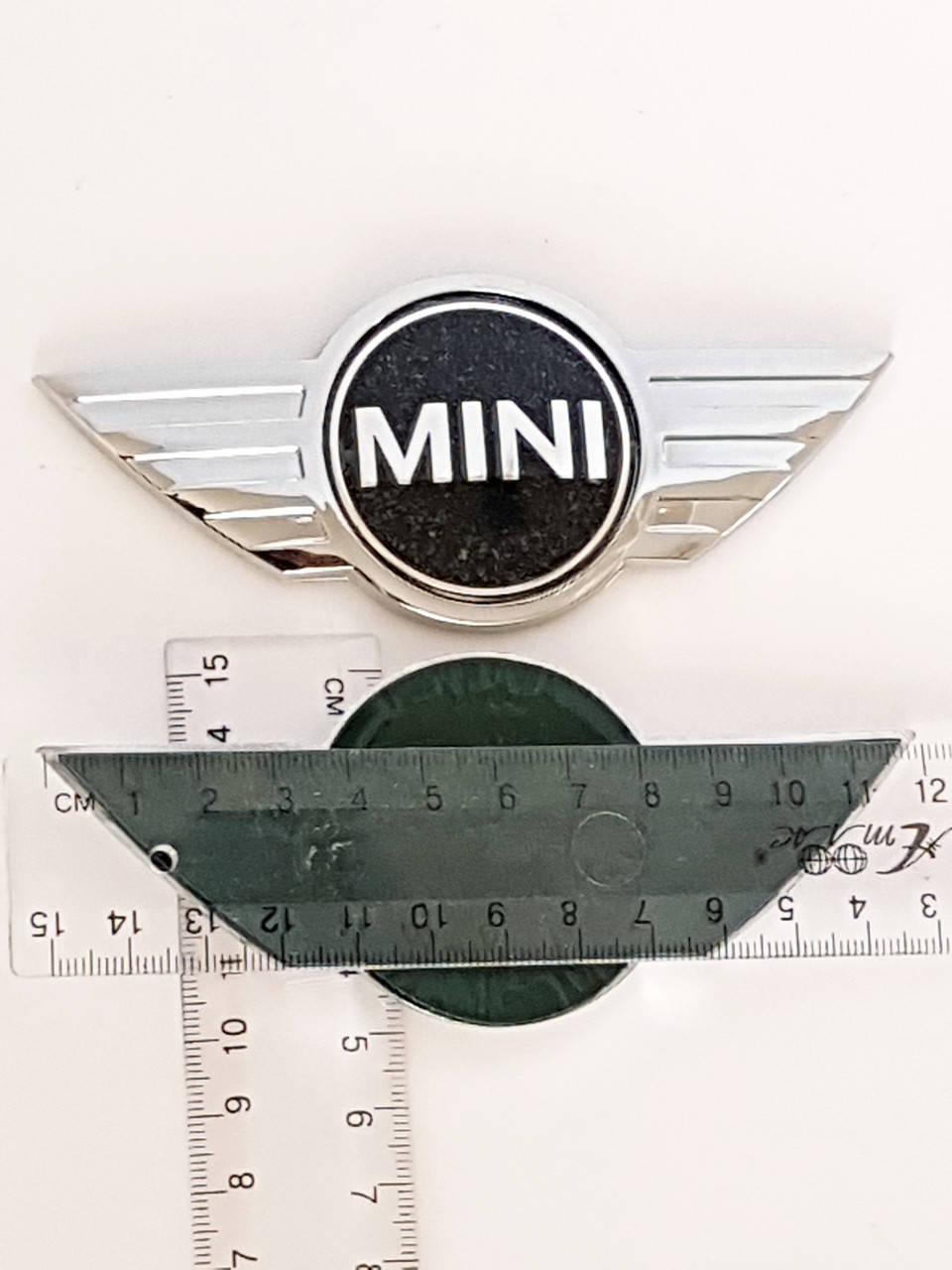 

Эмблема MINI
