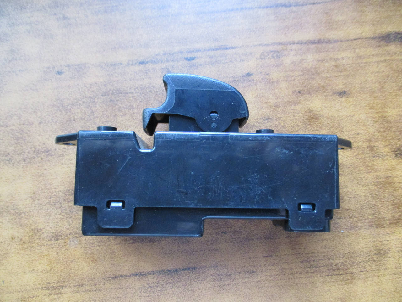 

Кнопка стеклоподъемника передняя правая 8608A065 995590 Lancer X Mitsubishi