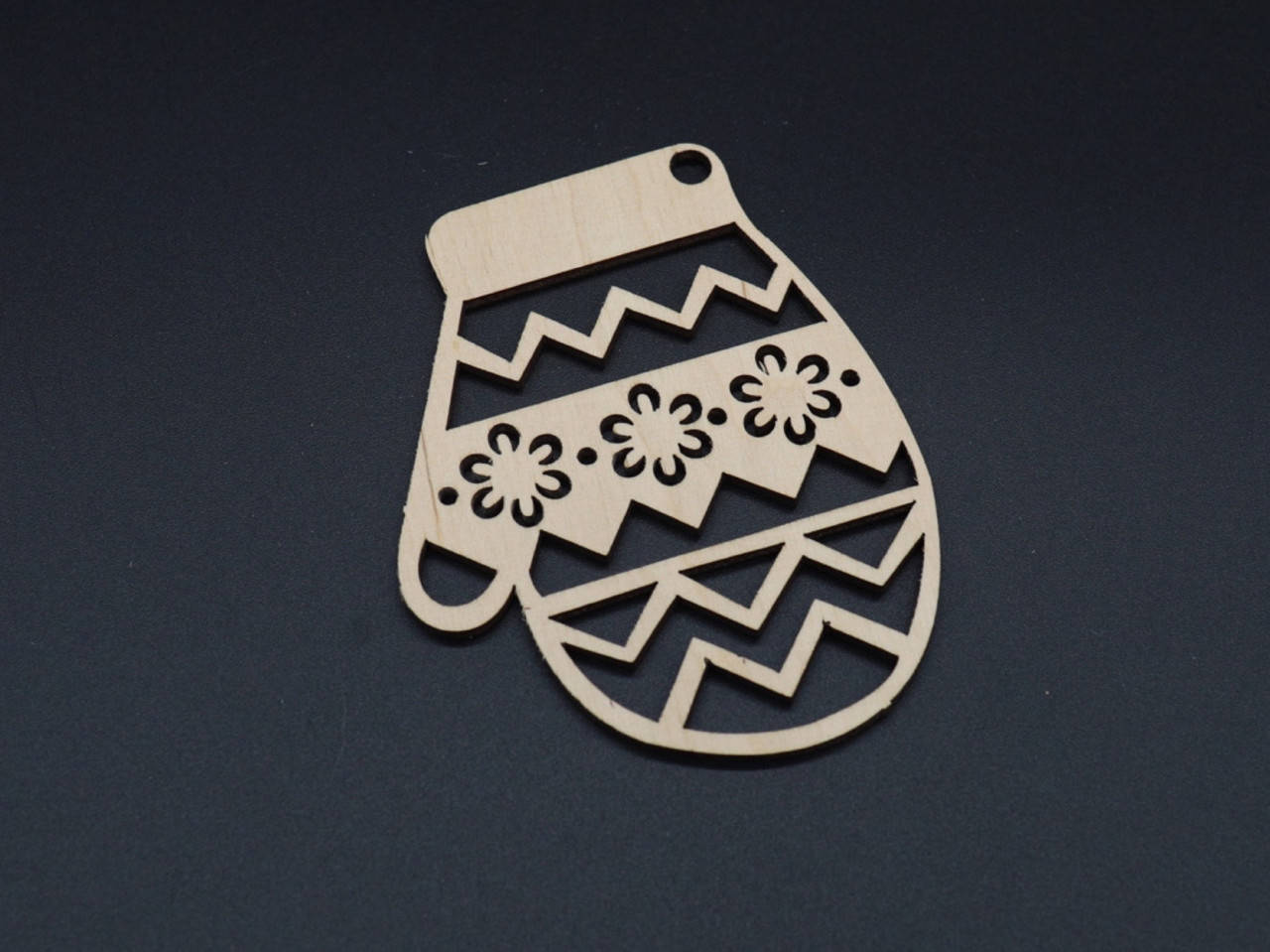 

Деревянная новогодняя заготовка из фанеры. Рукавичка. 9см