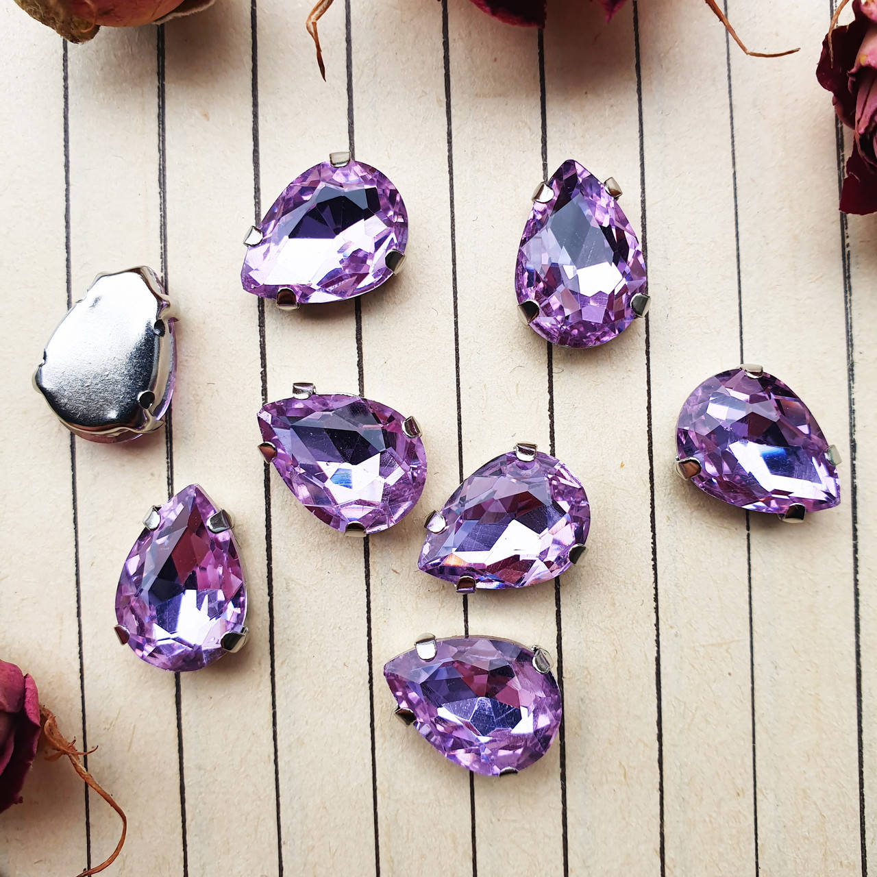 

Стрази в цапах, крапля 10*14 мм, колір Light Purple