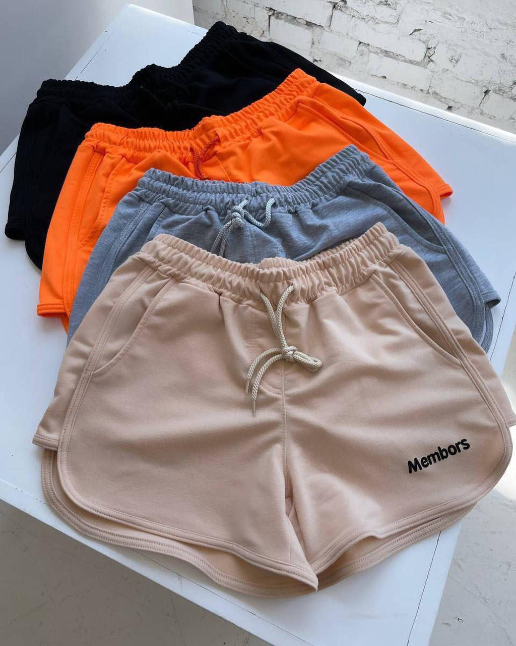 

Короткие женские летние стильные шорты с принтом, Серый