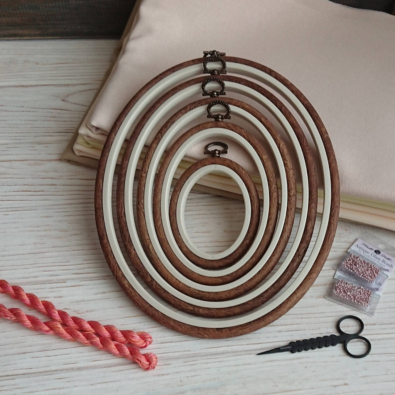 

Пяльцы-рамка овальные с подвесом высота 8 мм Nurge 230