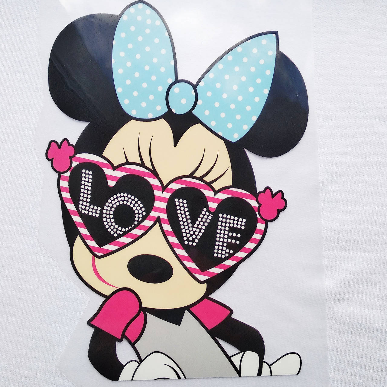

Термотрансфер Minnie Mouse окулярах LOVE