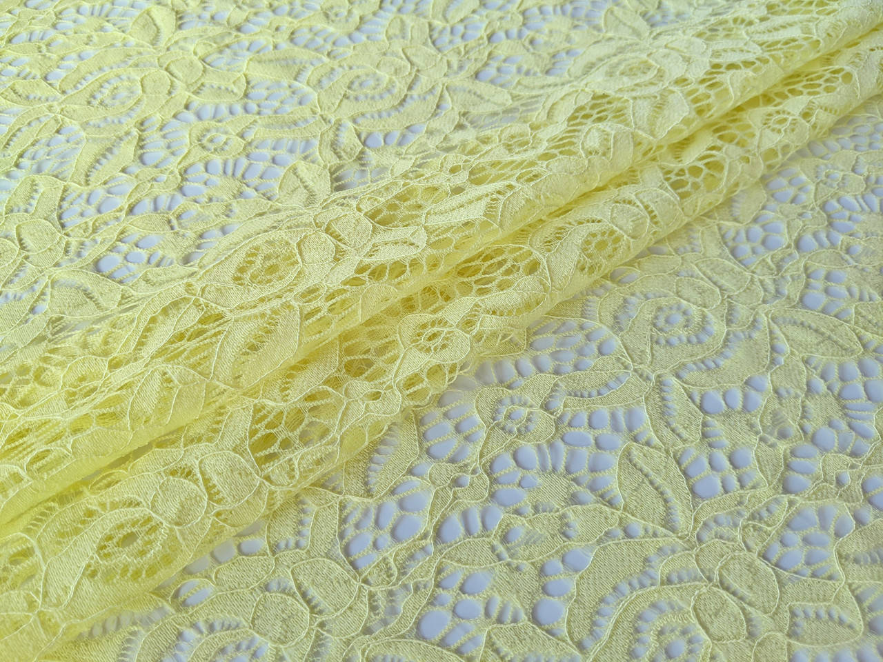 

Гипюр стрейчевый цветочный узор, нежно-желтый