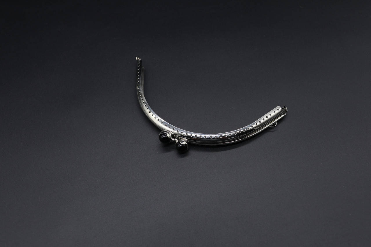 

Фермуар. Цвет "серебро". 21см.