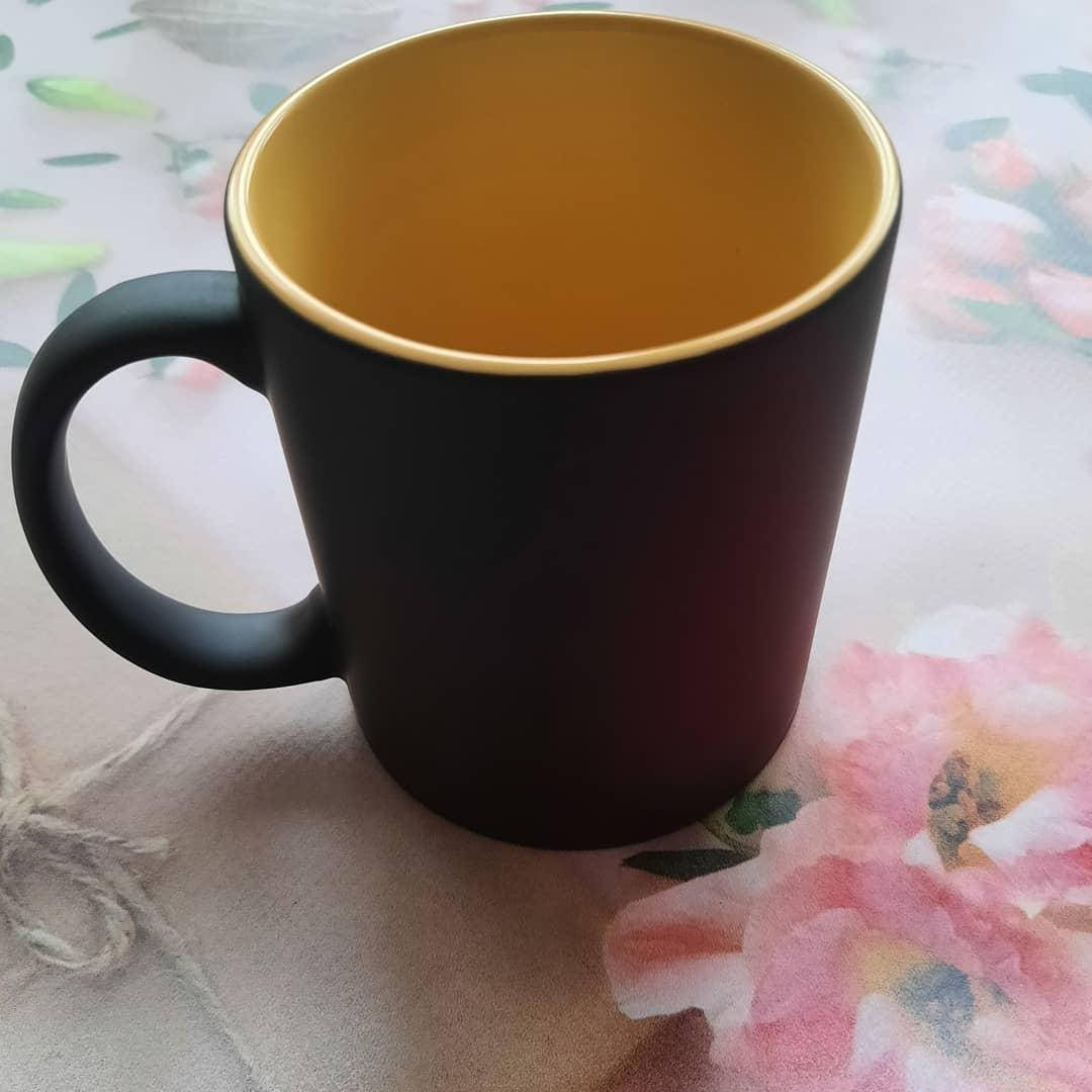 

Кружка-хамелеон матовая внутри желтая 330 мл.(цена уже с вашим фото и принтом), Желтый