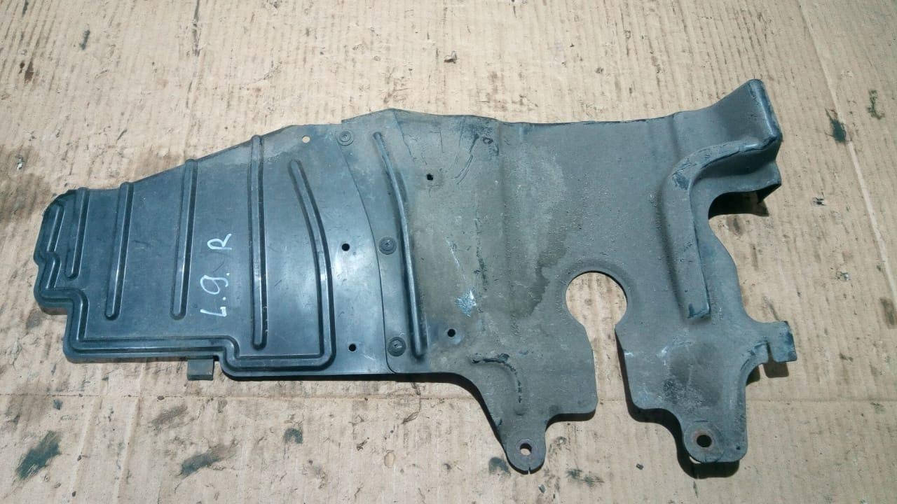 

Защитный кожух (пыльник) двигателя правый MR434776 в сборе MR479040 99225 Lancer 9 Mitsubishi