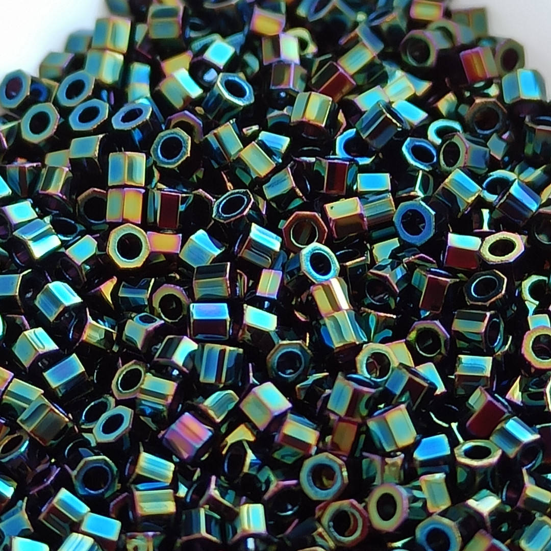 

Японский бисер Miyuki Delica Hex Cut DBС0003