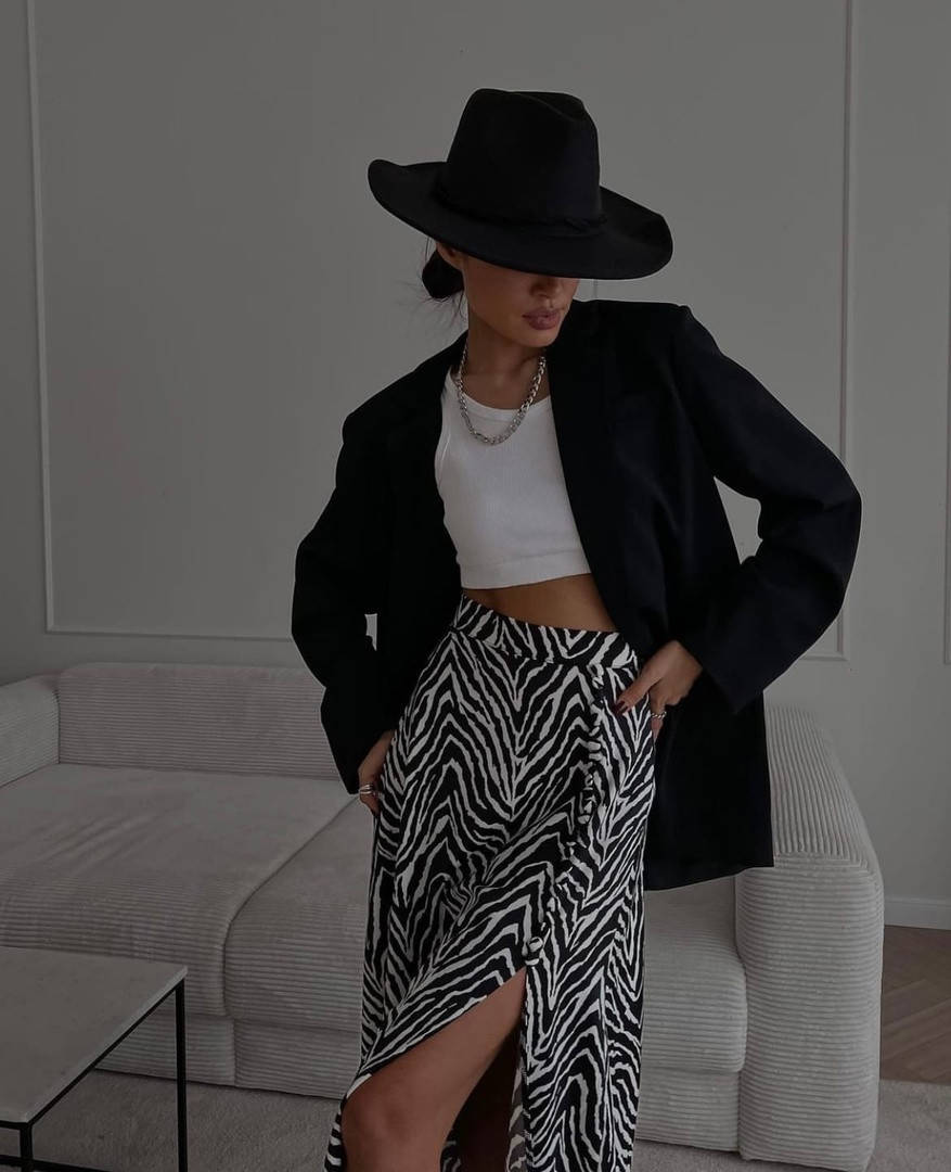 

Женская юбка миди с разрезом сбоку софт SM ; ML "ANNVER" недорого от прямого поставщика