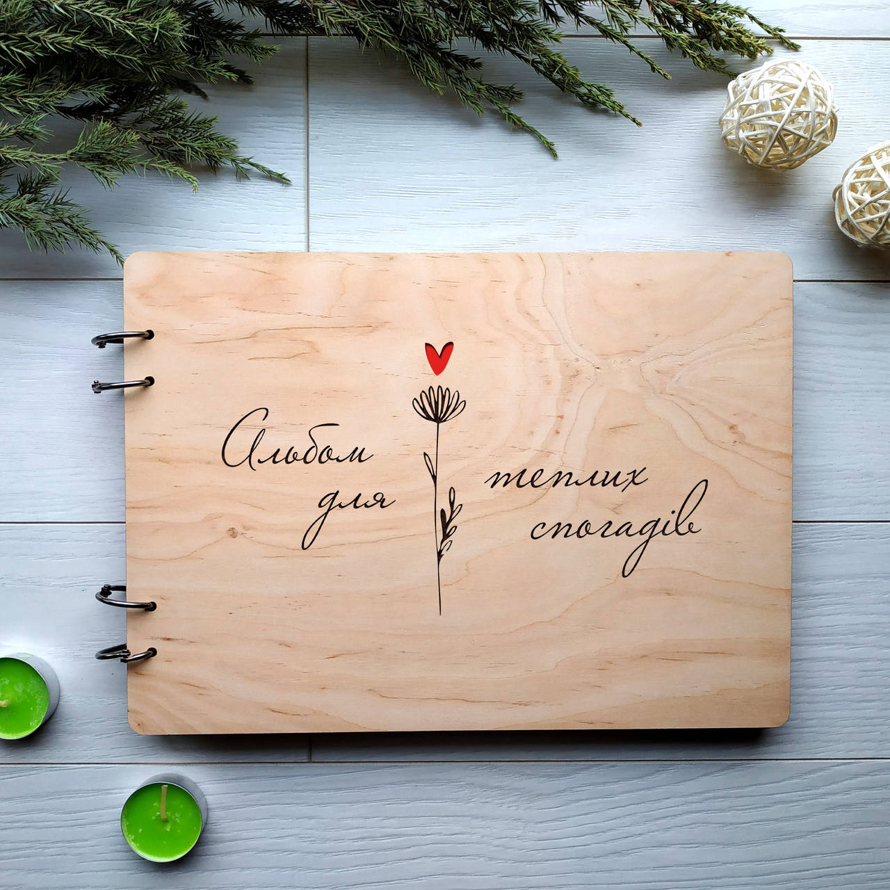 

Фотоальбом для теплых воспоминаний в деревянной обложке