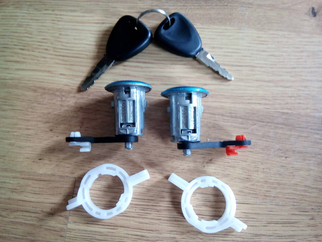 

Личинка замка с ключем правой/ левой двери Рено Мастер / Renault Master 7701470944