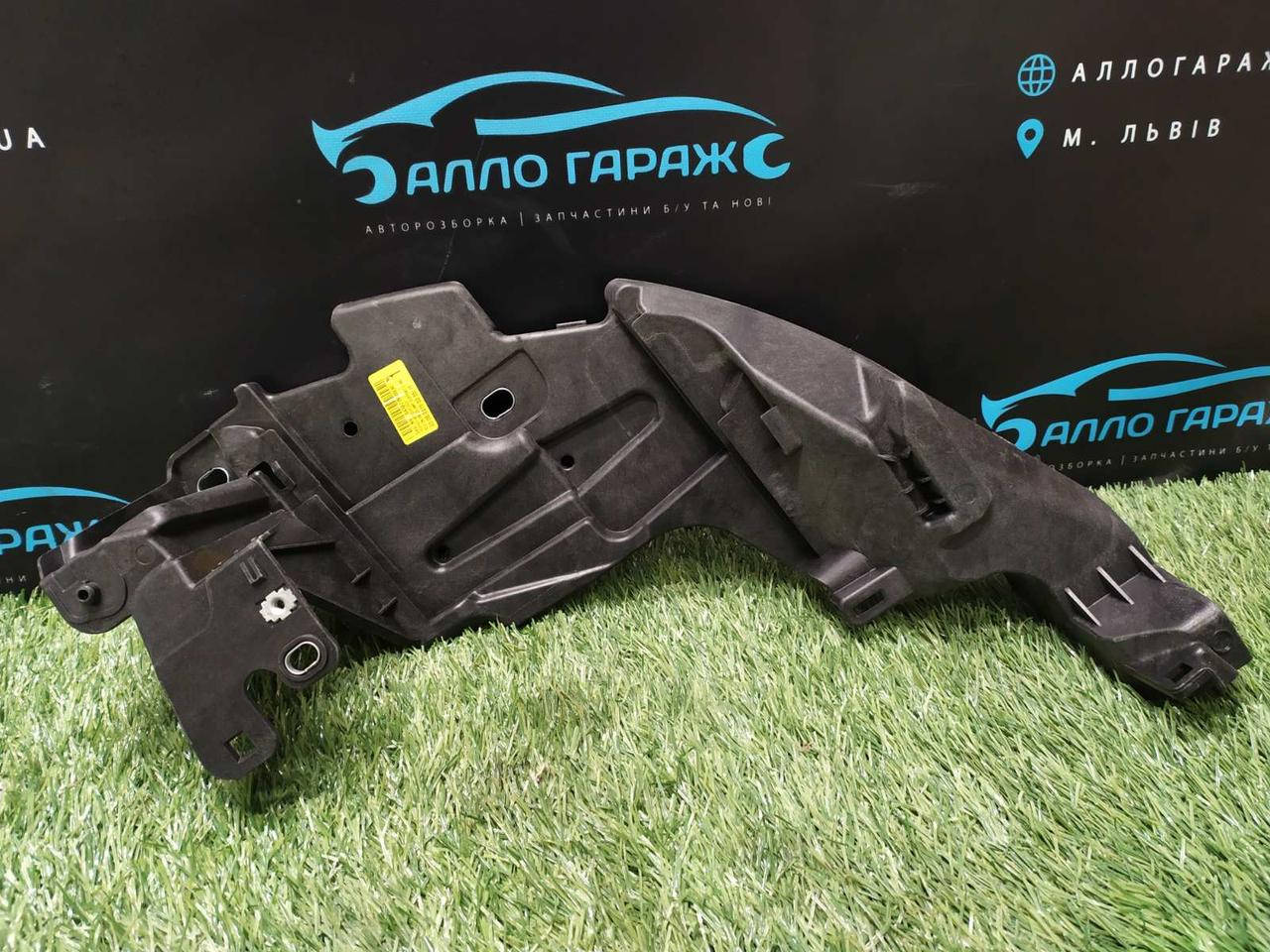 

Кронштейн фари правий Renault Megane 3 (2009-2012) Кронштейн фары правый Renault Megane 3